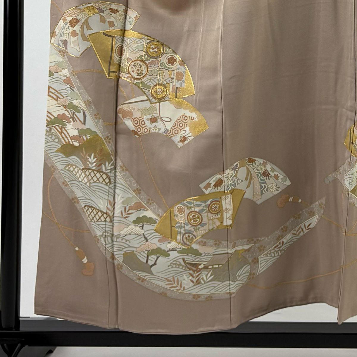 【美品】 留袖禮服禮服 身長156.5cm 袖長63.5cm S 雙層 扇子面 寶物滿載 金絲 金銀彩 米色 純蠶絲 優品級 一個紋