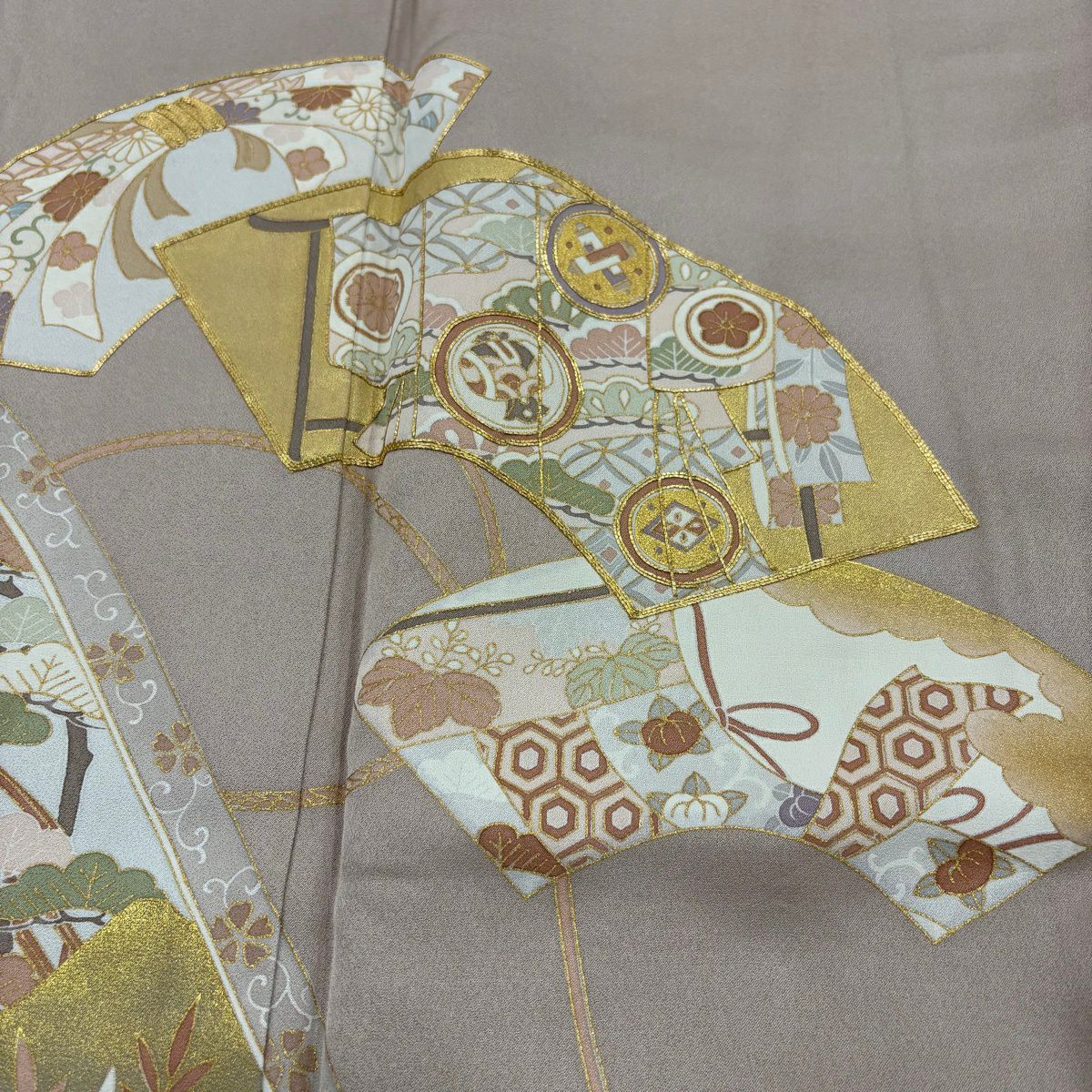 【美品】 留袖禮服禮服 身長156.5cm 袖長63.5cm S 雙層 扇子面 寶物滿載 金絲 金銀彩 米色 純蠶絲 優品級 一個紋