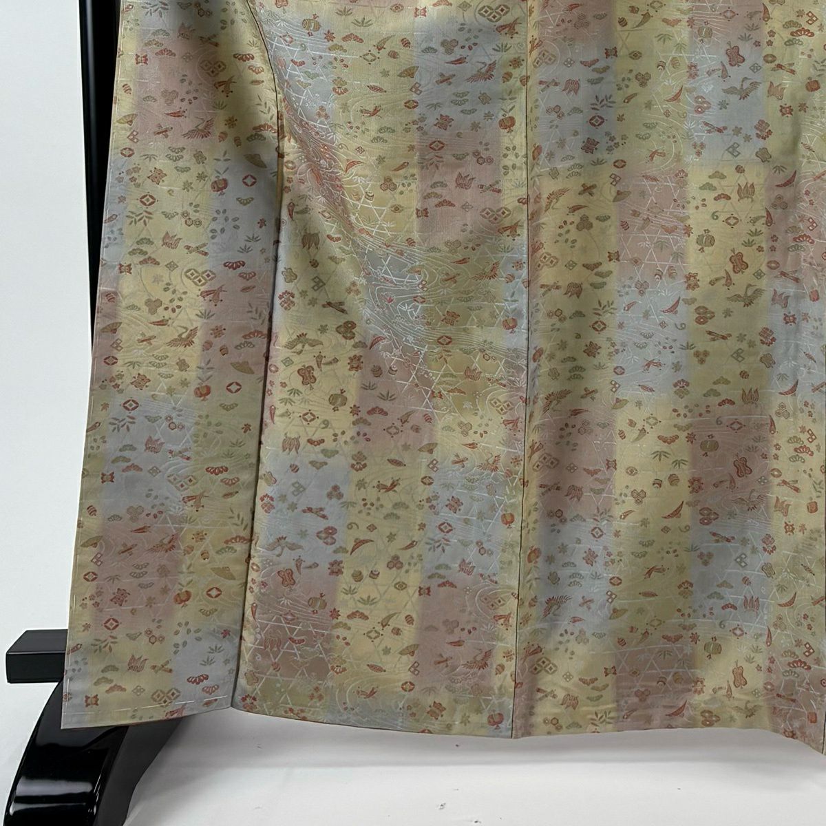 【美品】 小紋 身長166.5cm 袖長66.5cm M 雙層 能衣裝 松樹竹子梅花 寶盡くし 米色 純蠶絲 逸品級
