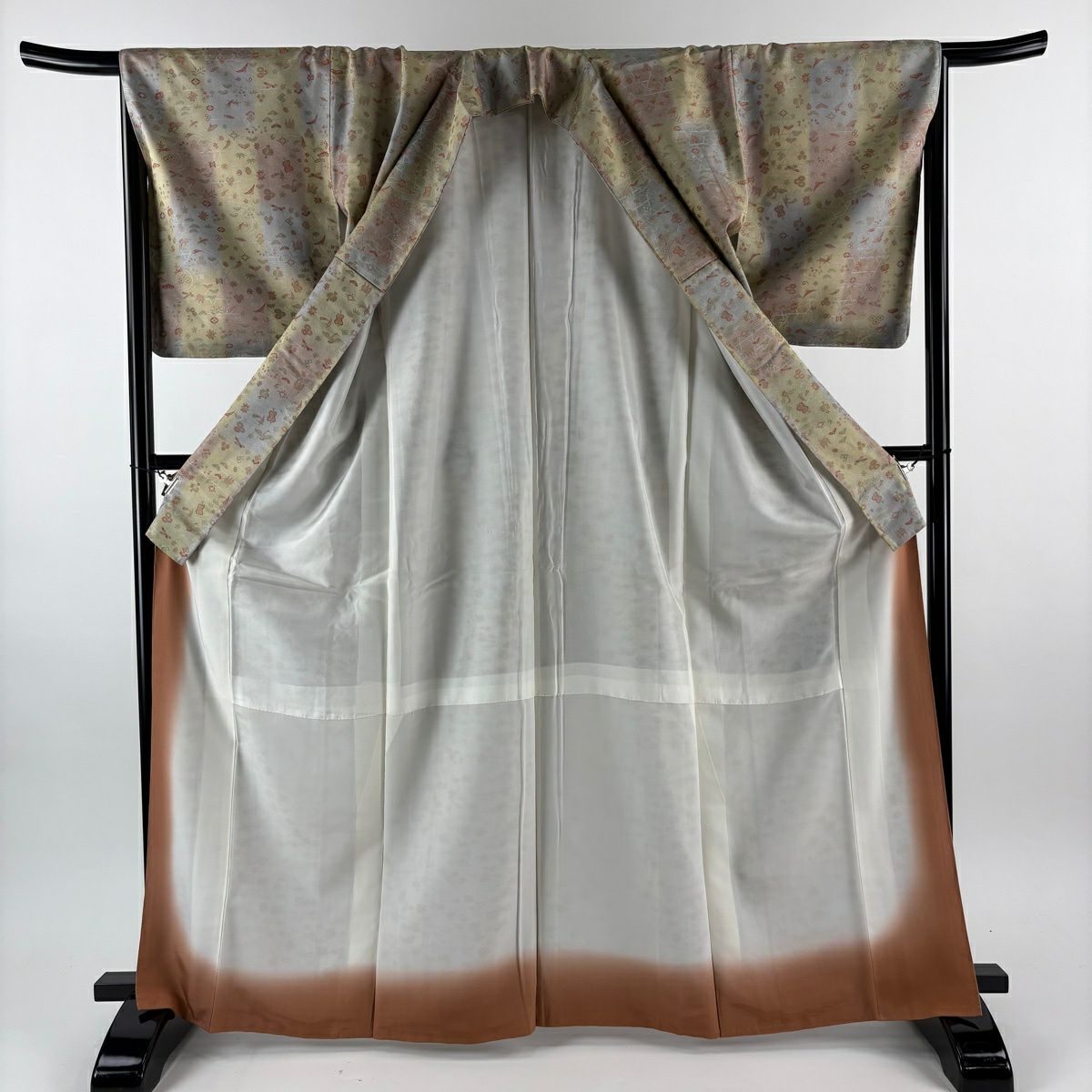 【美品】 小紋 身長166.5cm 袖長66.5cm M 雙層 能衣裝 松樹竹子梅花 寶盡くし 米色 純蠶絲 逸品級