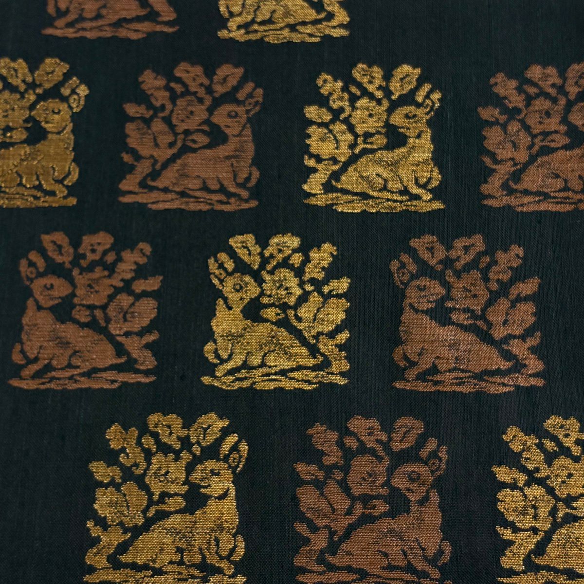 【美品】 袋帶 逸品級 紬織織 花兔 金絲 金金箔 墨色 大鼓圖案 純蠶絲