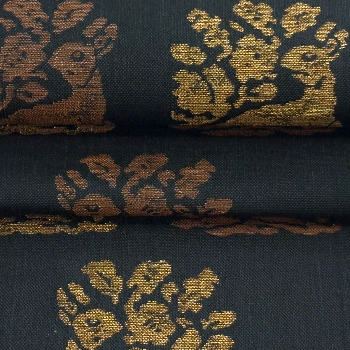 【美品】 袋帶 逸品級 紬織織 花兔 金絲 金金箔 墨色 大鼓圖案 純蠶絲
