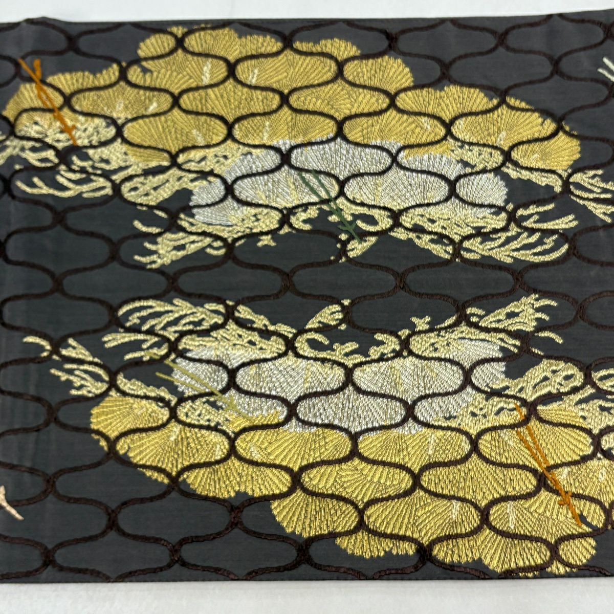 【美品】 袋帶 逸品級 落款 山口弘躬染織 松樹 松樹葉 金糸 金金箔 灰紫 お太鼓柄 純蠶絲