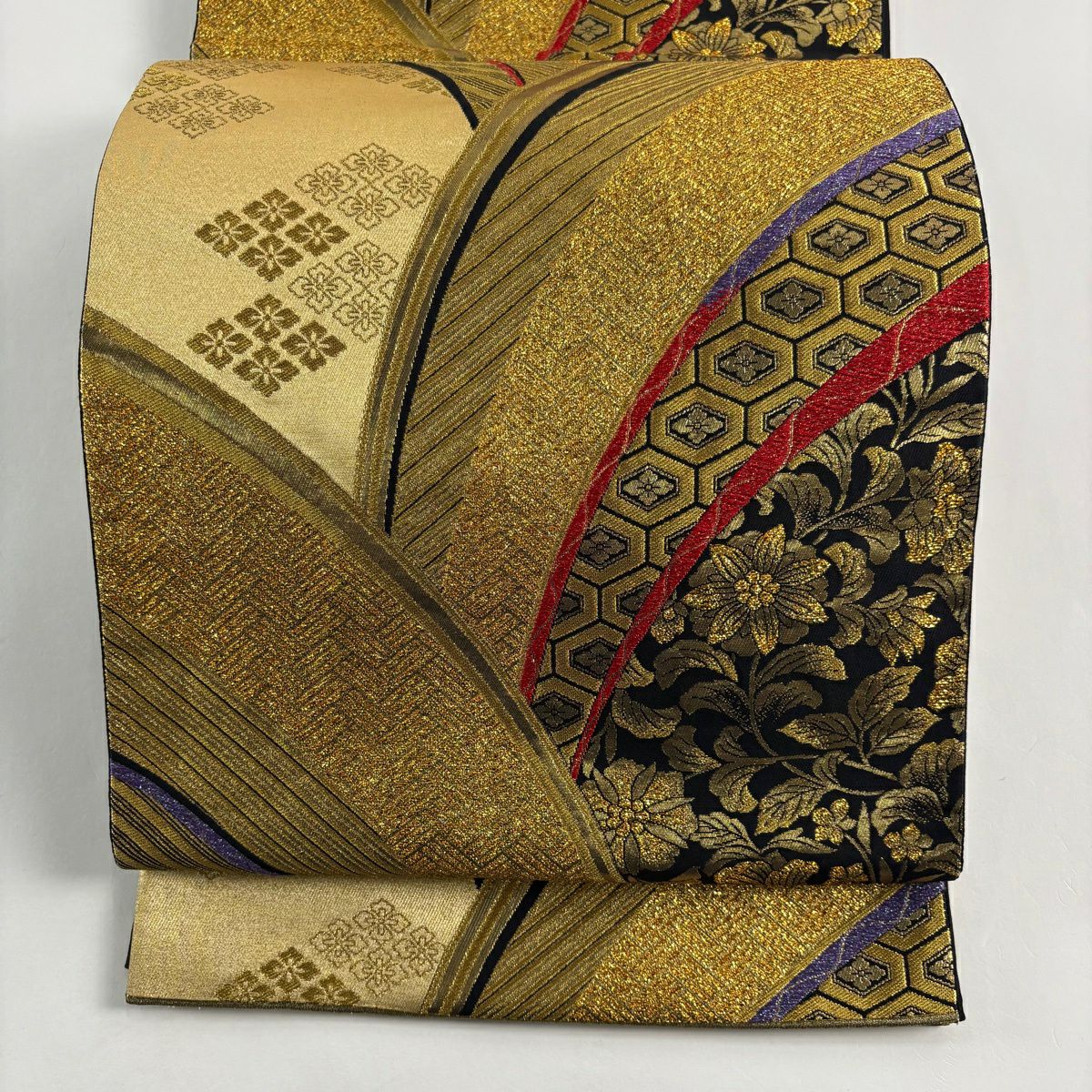 【美品】 袋帶 秀品級 草花紋 龜甲花菱 金糸 金金箔 金 六通 純蠶絲