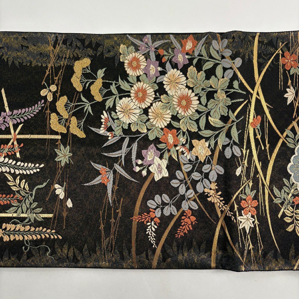 【美品】 袋帶 秀品級 桃山秀花苑 唐織 金金箔 黑 六通 純蠶絲