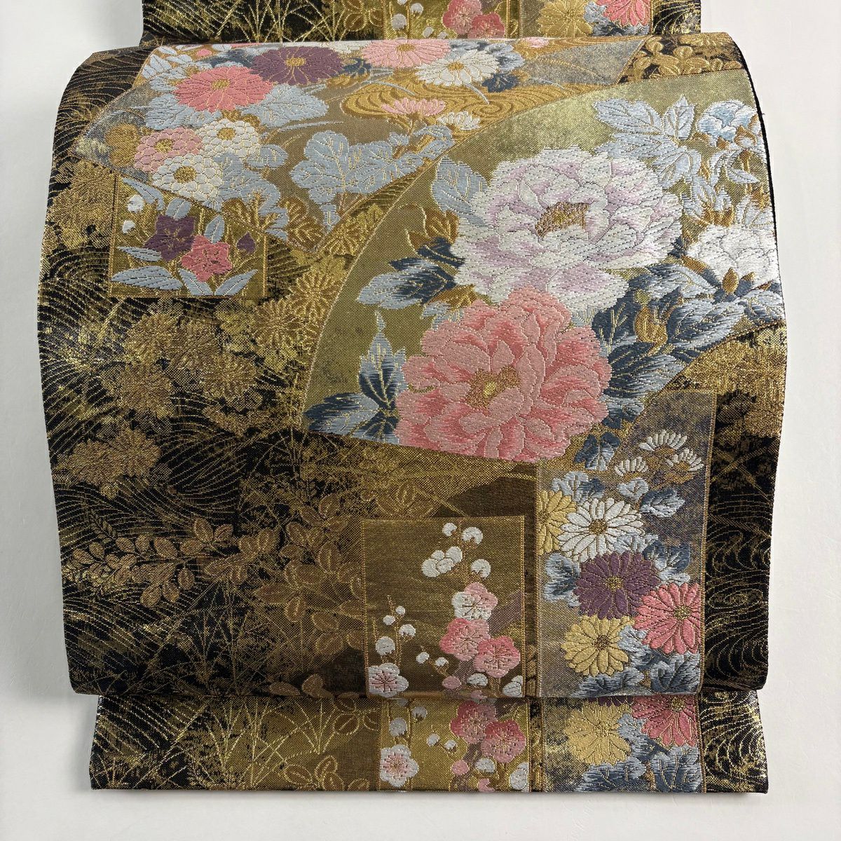 【美品】 袋帶 秀品級 扇子面 牡丹 唐織 金金箔 金色 六通 純蠶絲