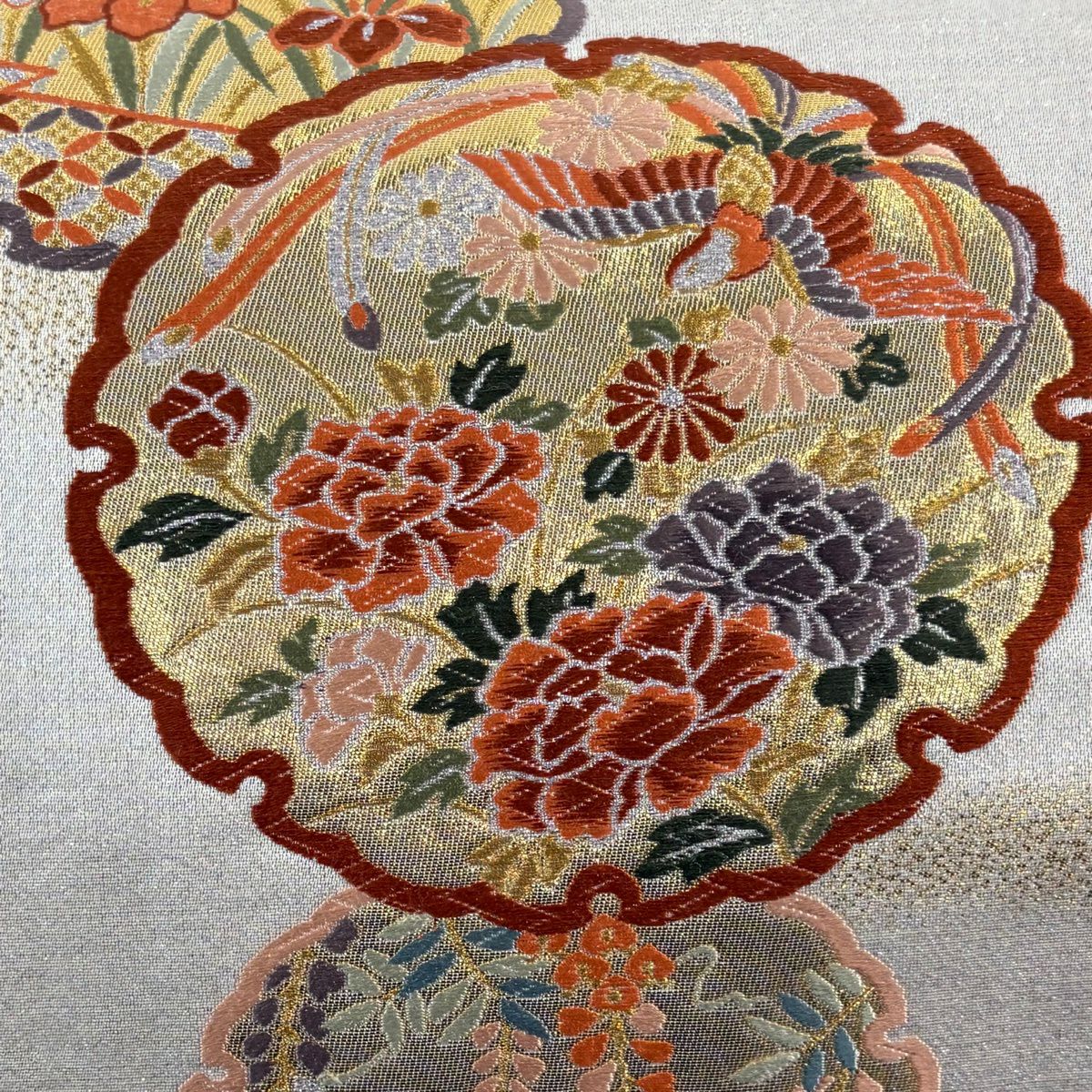 袋帶 秀品級 關西仕立 草花紋華雪輪 鳥 金糸 金金箔 灰白 六通 純蠶絲