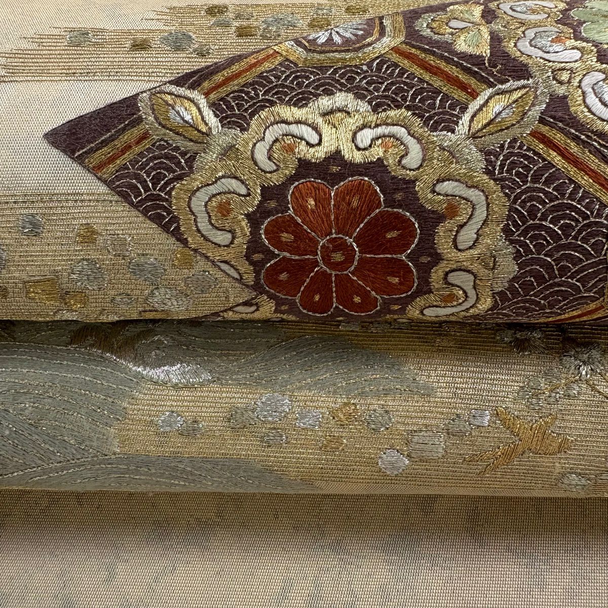 袋帶 逸品級 蒋雪英 落款 華紋 松樹刺繡 金銀彩 金色 大鼓圖案 純蠶絲