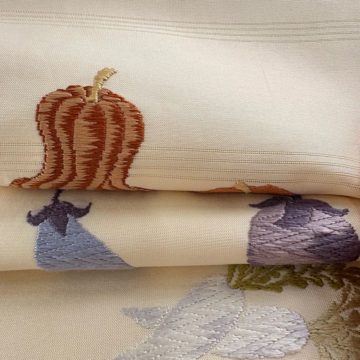 【美品】 名古屋帶 逸品級 蔬菜 唐織 奶油色 純蠶絲