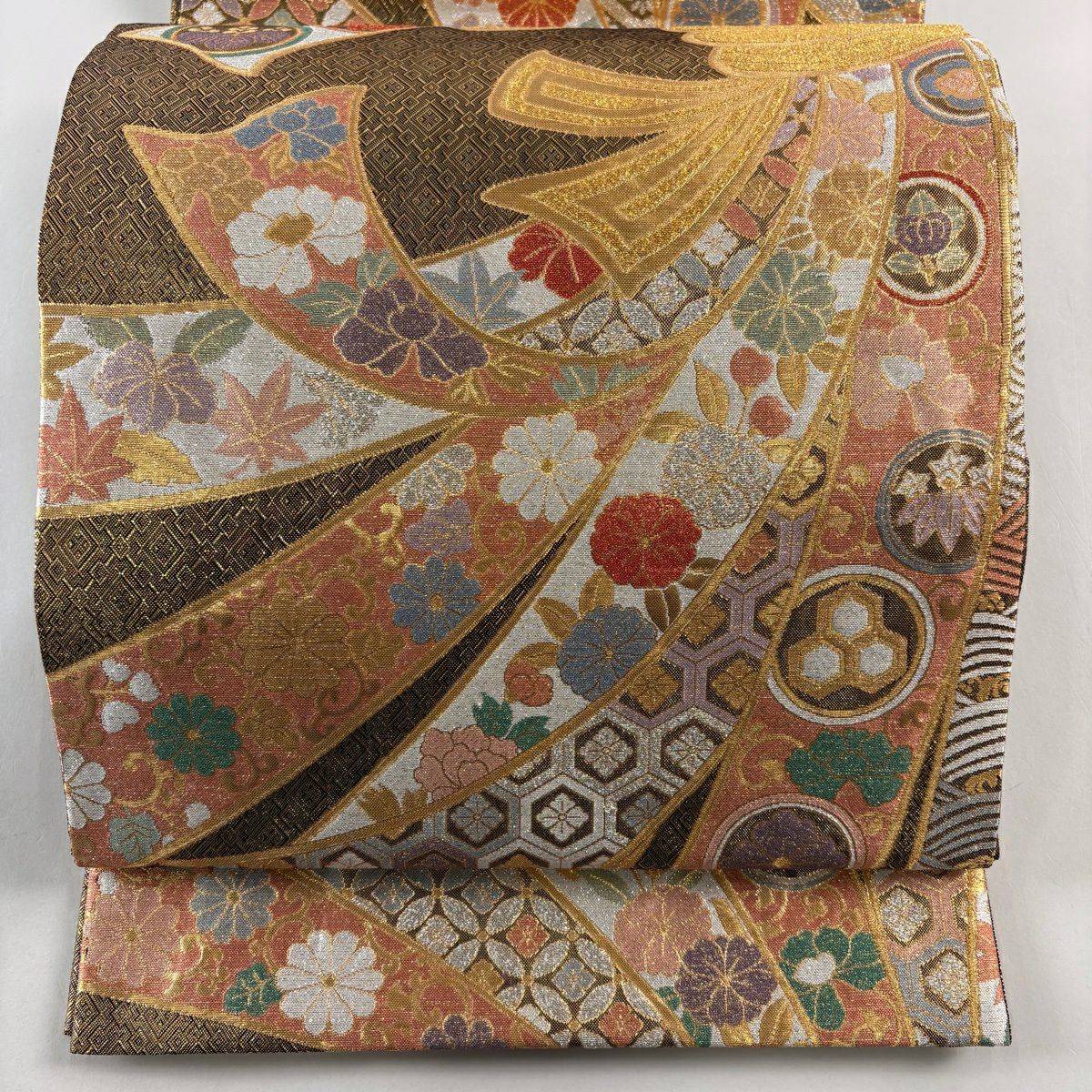 【美品】 袋帶 秀品級 振袖禮服禮服用 束捲熨斗紋 草花紋紋 金銀彩 金金箔 金色 六通 純蠶絲
