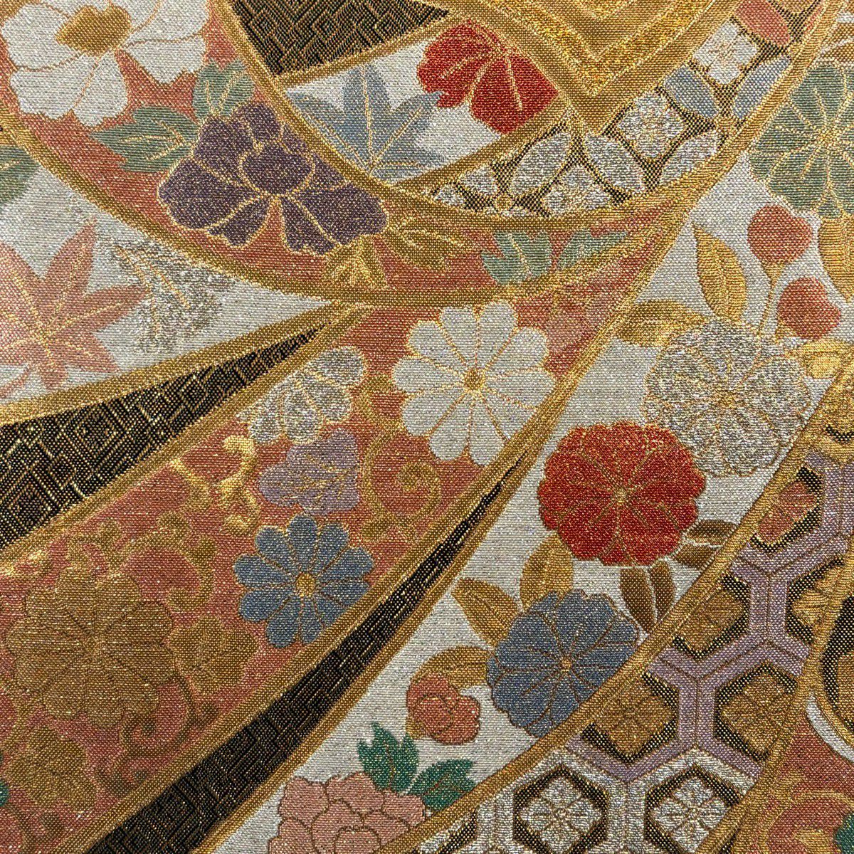 【美品】 袋帶 秀品級 振袖禮服禮服用 束捲熨斗紋 草花紋紋 金銀彩 金金箔 金色 六通 純蠶絲