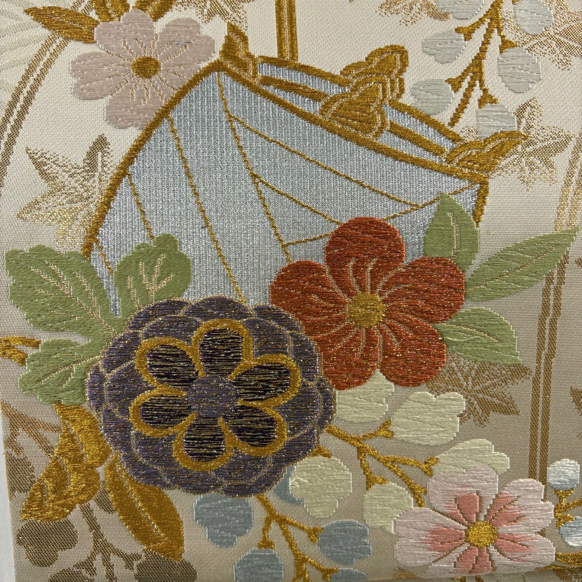 【美品】 袋帶 秀品級 線捲 草花紋 金絲 金金箔 米色 六通 純蠶絲
