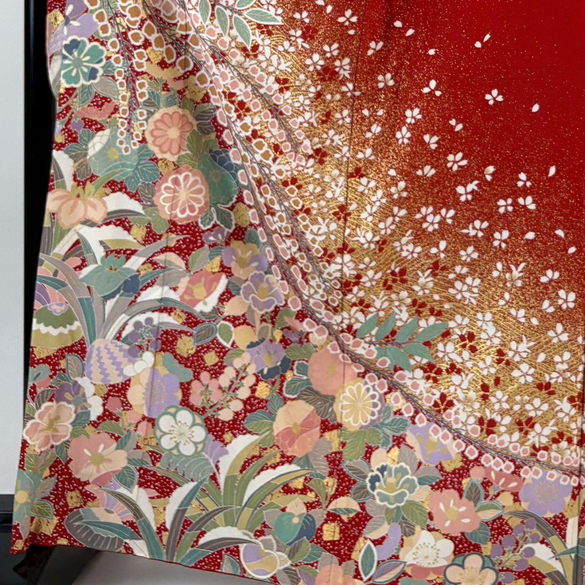 【美品】振袖禮服 身長162cm 袖長67cm M 雙層 草花紋紋 金彩裝飾 紅 純蠶絲 名品級