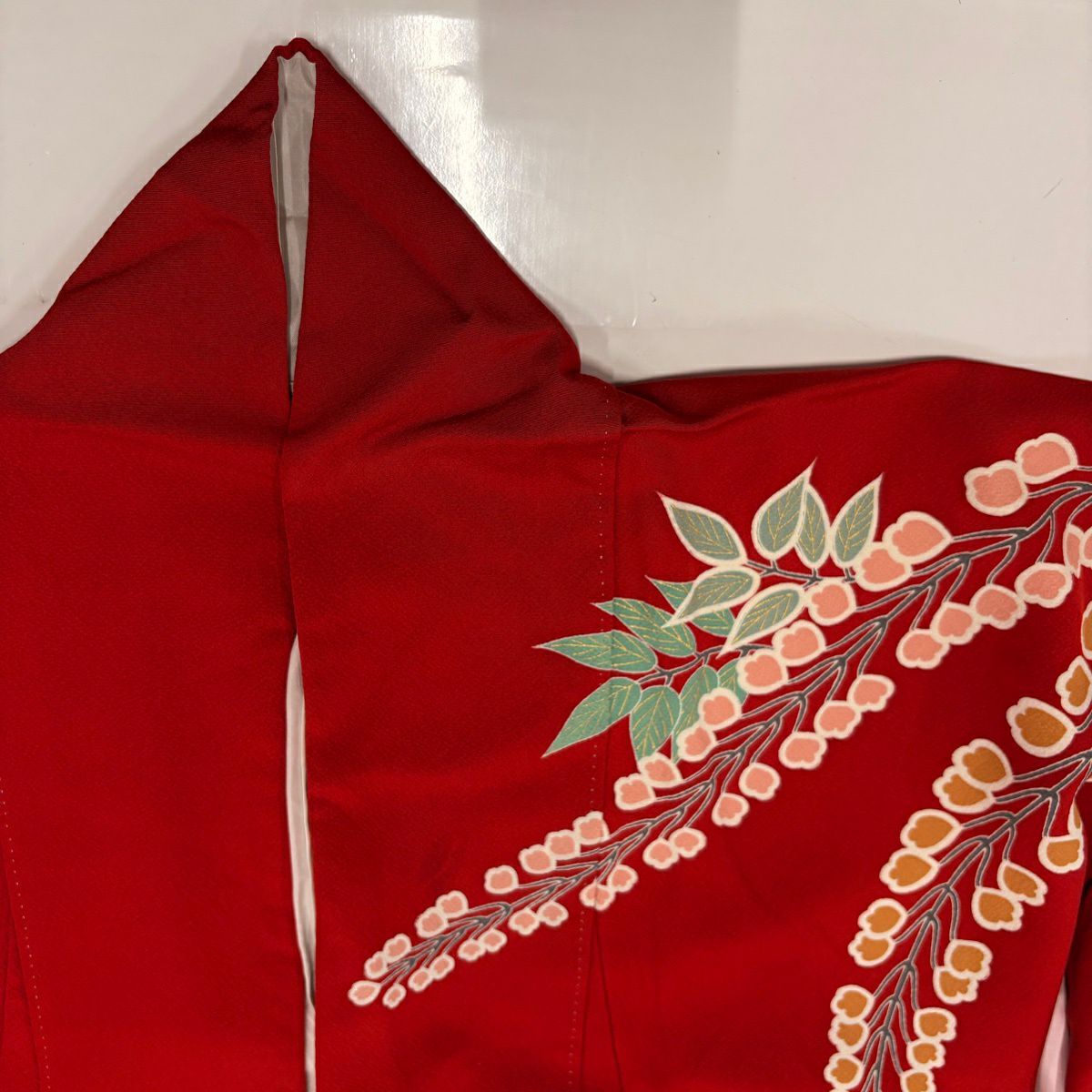 【美品】振袖禮服 身長162cm 袖長67cm M 雙層 草花紋紋 金彩裝飾 紅 純蠶絲 名品級