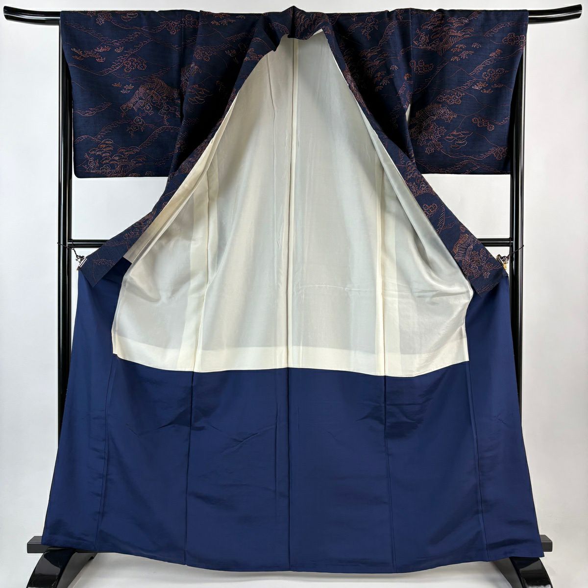 【美品】 小紋 身長166.5cm 袖長67cm M 雙層 松樹竹子梅花 家屋 刺繡 紬織織 深藍 純蠶絲 名品級
