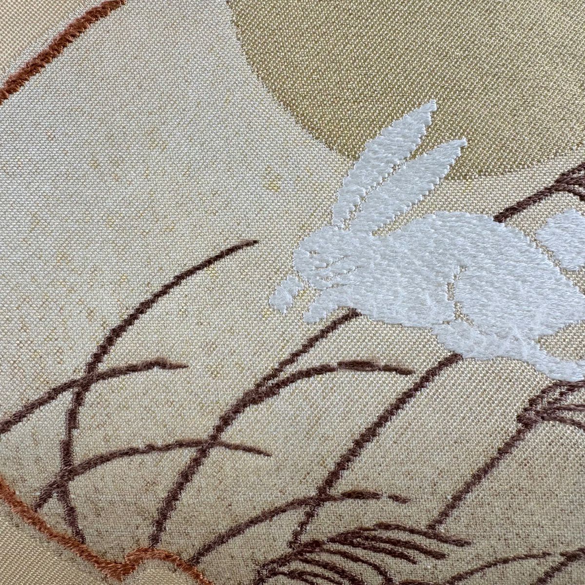 【美品】 名古屋帶 名品級 兔子 葉子圖案 金金箔 金絲 淺橙色 純蠶絲