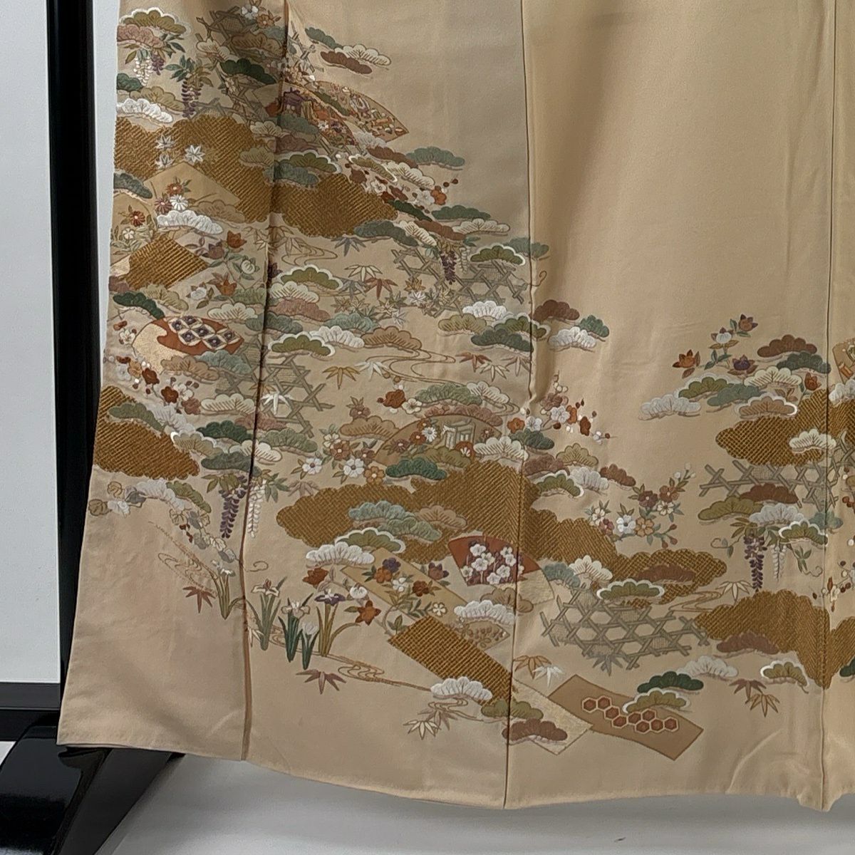 色留袖禮服 身長163cm 袖長67.5cm L 雙層 松樹竹子梅花 扇子面 刺繡 金線 米色 純蠶絲 秀品級 一個紋