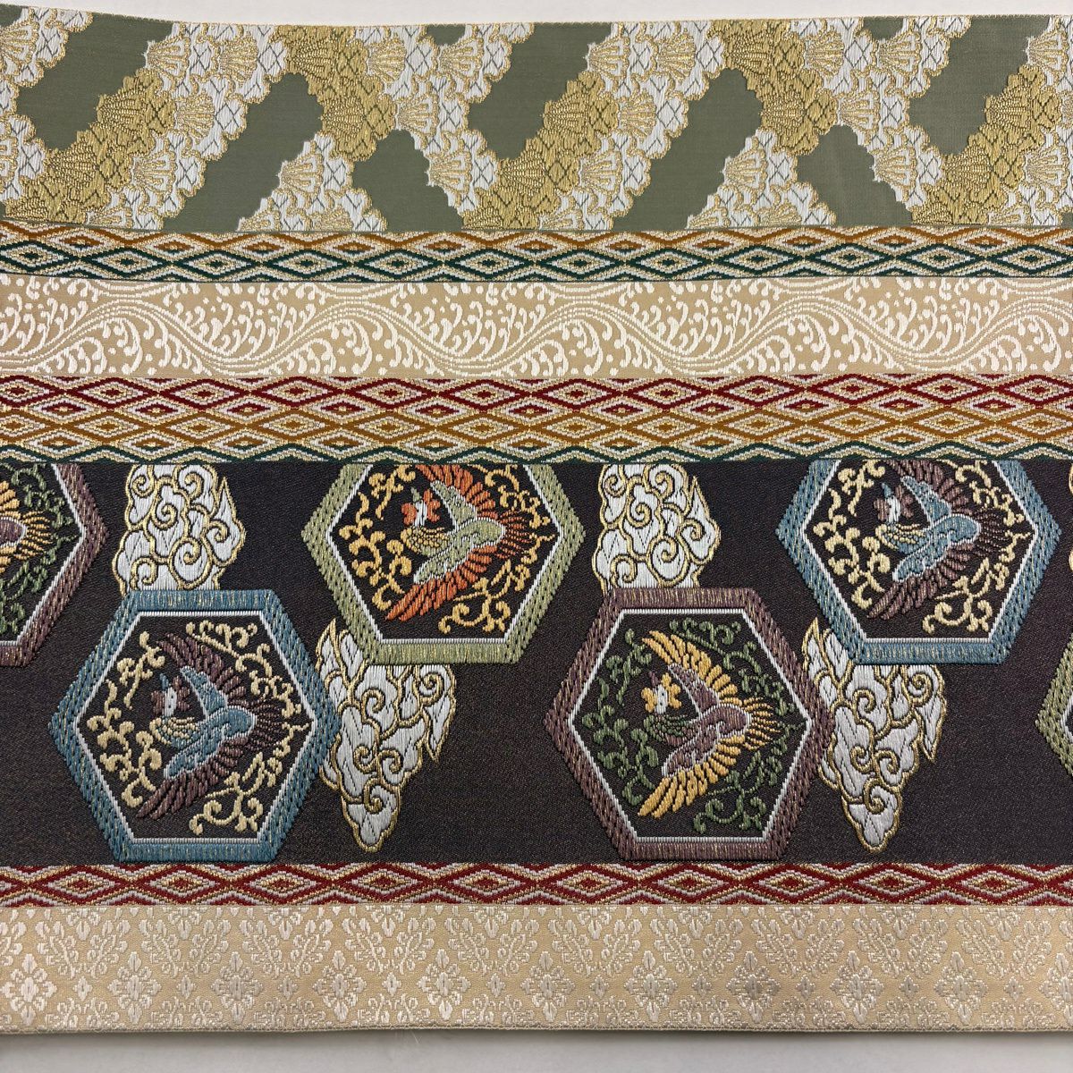 【美品】 袋帶 名品級 鳥 龜甲 金絲 刺繡 米色 六通 純蠶絲
