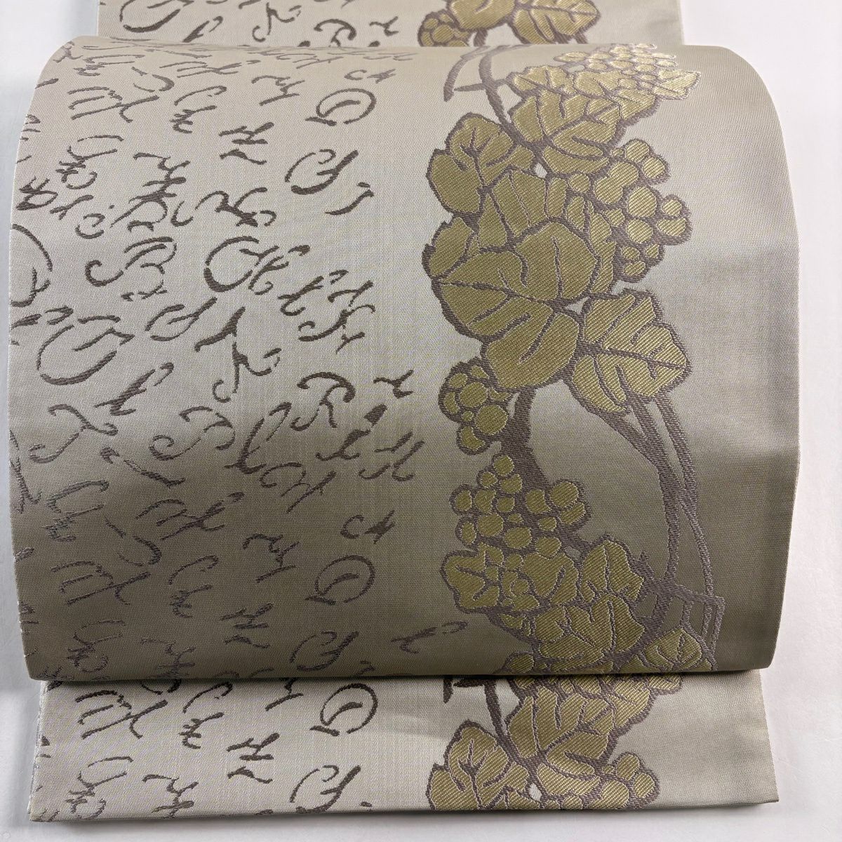 【美品】 袋帶 名品級 葡萄 文字紋 米色 全通 純蠶絲