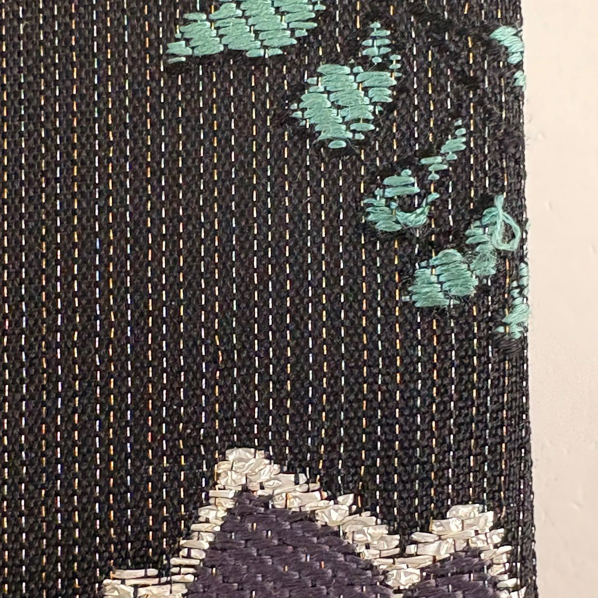 【美品】 袋帶 秀品級 桐 草花紋 金金箔 黑 六通 純蠶絲