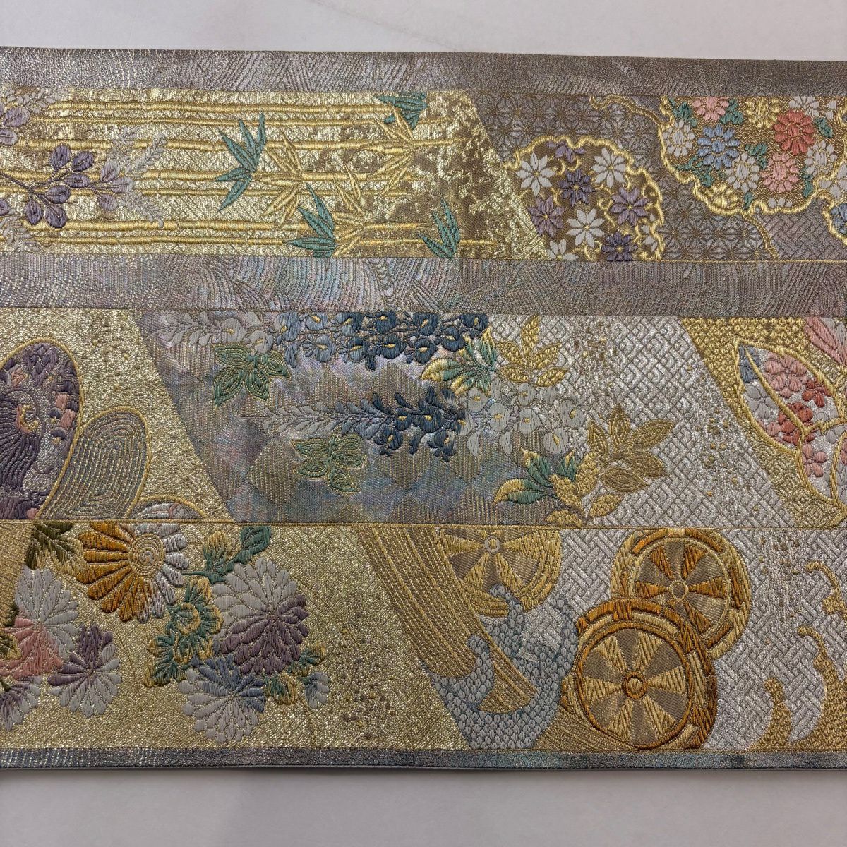 【美品】 袋帶 秀品級 附有落款 草花紋 雪輪 金銀彩 灰色 六通 純蠶絲