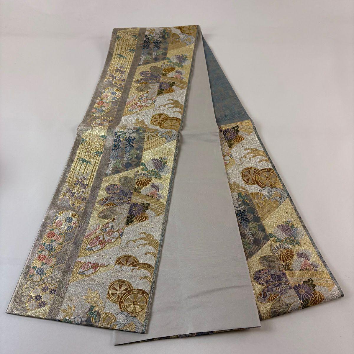 【美品】 袋帶 秀品級 附有落款 草花紋 雪輪 金銀彩 灰色 六通 純蠶絲