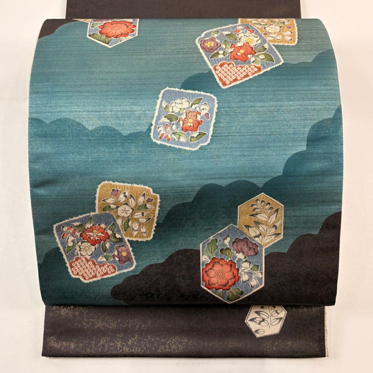 【美品】 袋帶 秀品級 草花紋 破れ色紙 金絲 灰茶 お太鼓柄 純蠶絲