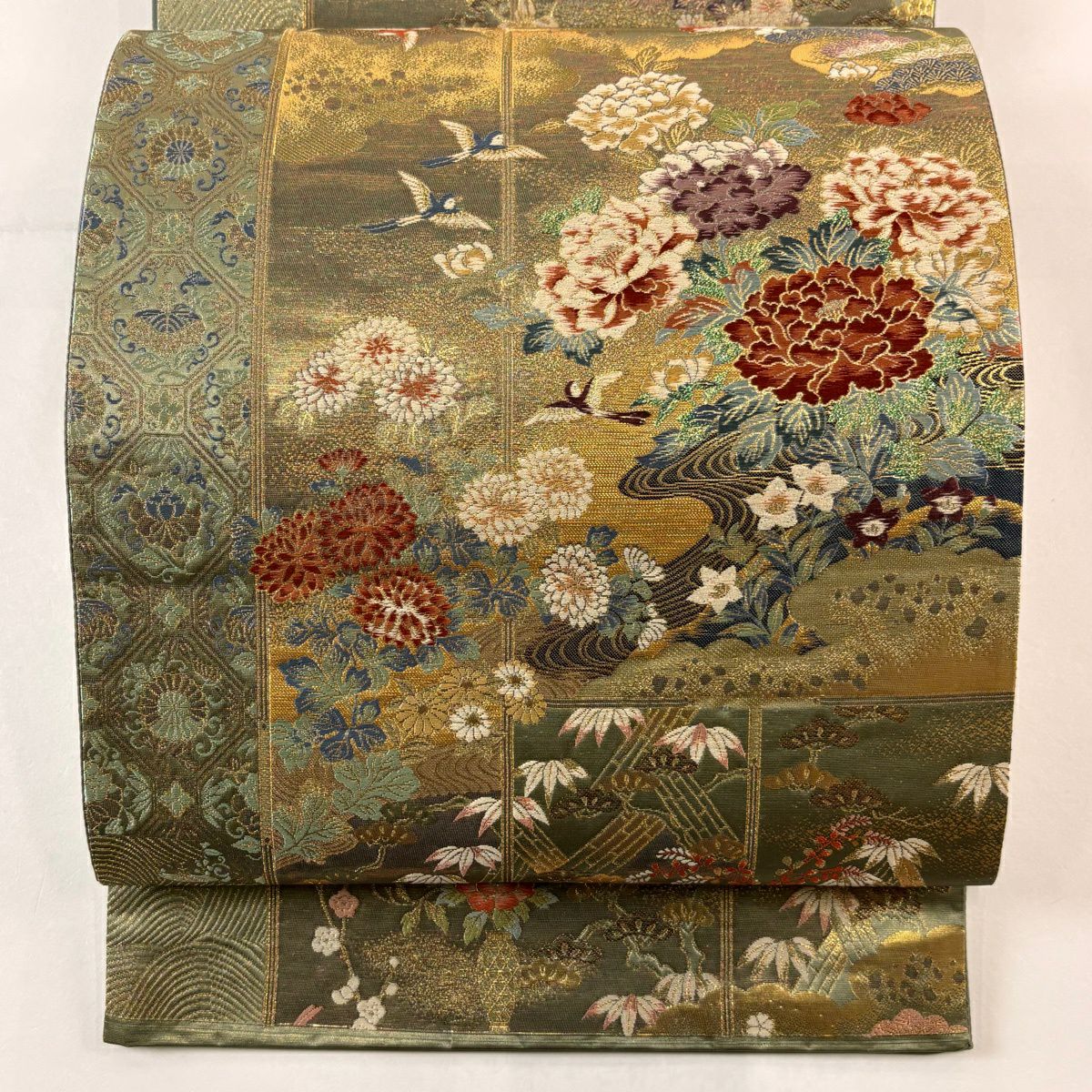 【美品】 袋帶 秀品級 草花紋 流水 金糸 金金箔 灰綠 六通 純蠶絲