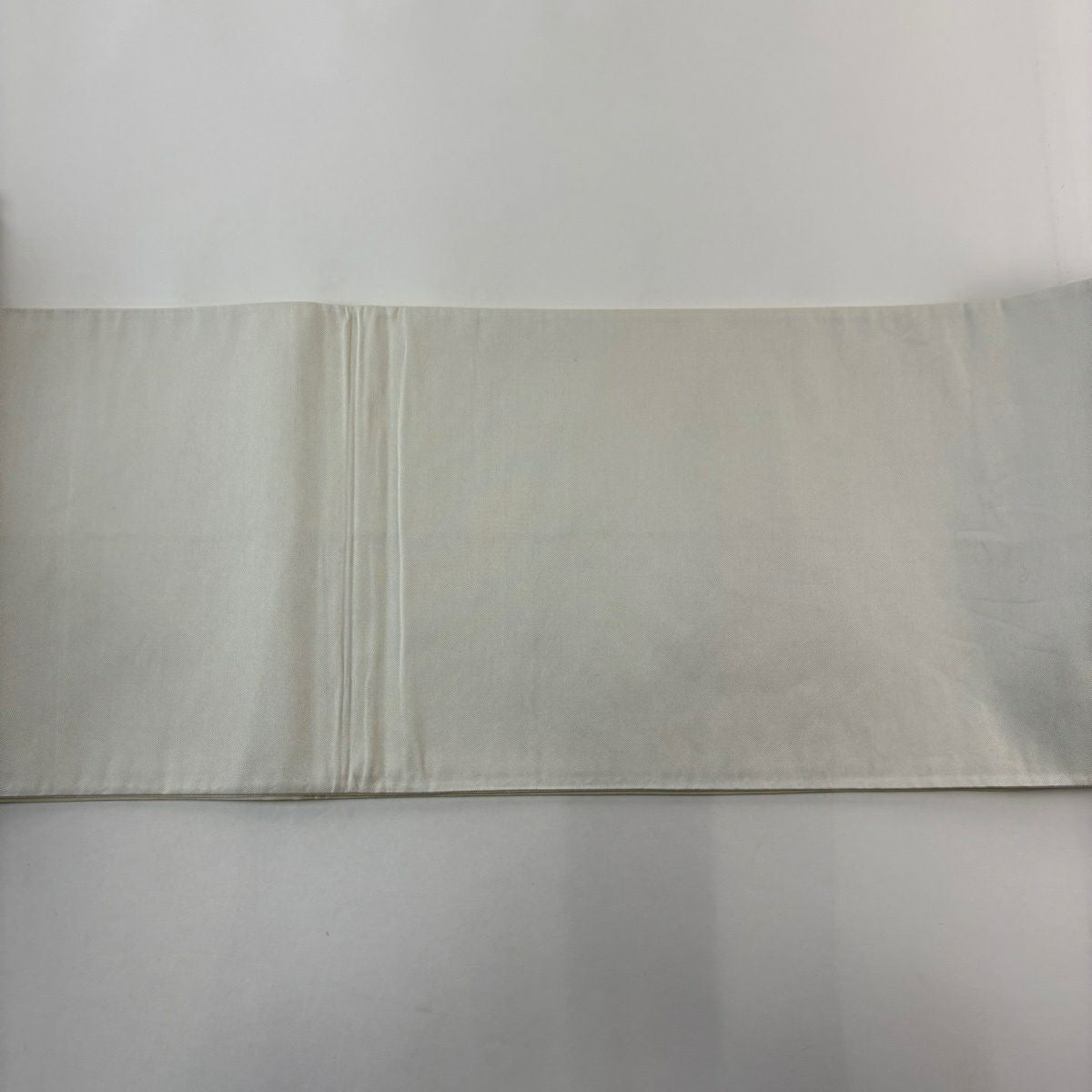 【美品】 袋帶 秀品級 帶一筋 草花紋 松樹 金金箔 灰白 六通 純蠶絲