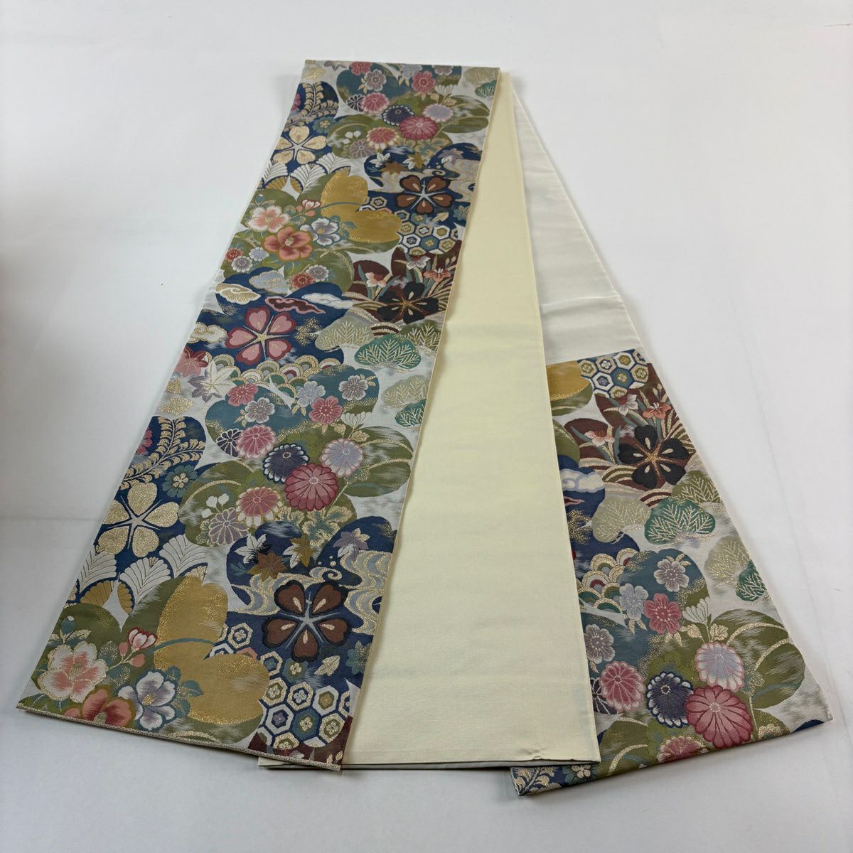 【美品】 袋帶 秀品級 帶一筋 草花紋 松樹 金金箔 灰白 六通 純蠶絲