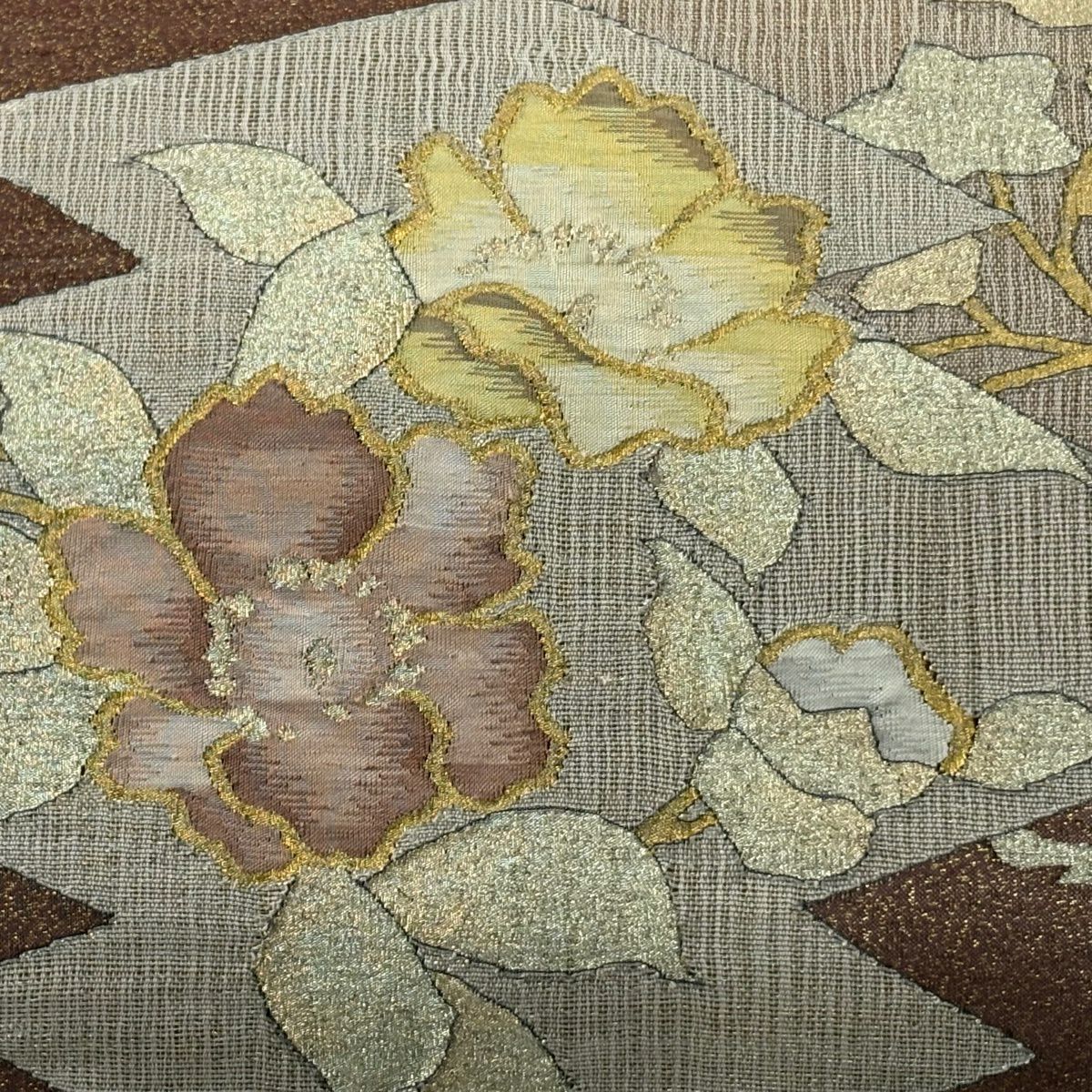 【美品】 袋帶 逸品級 草花紋 松樹皮菱 金銀彩 茶 純蠶絲