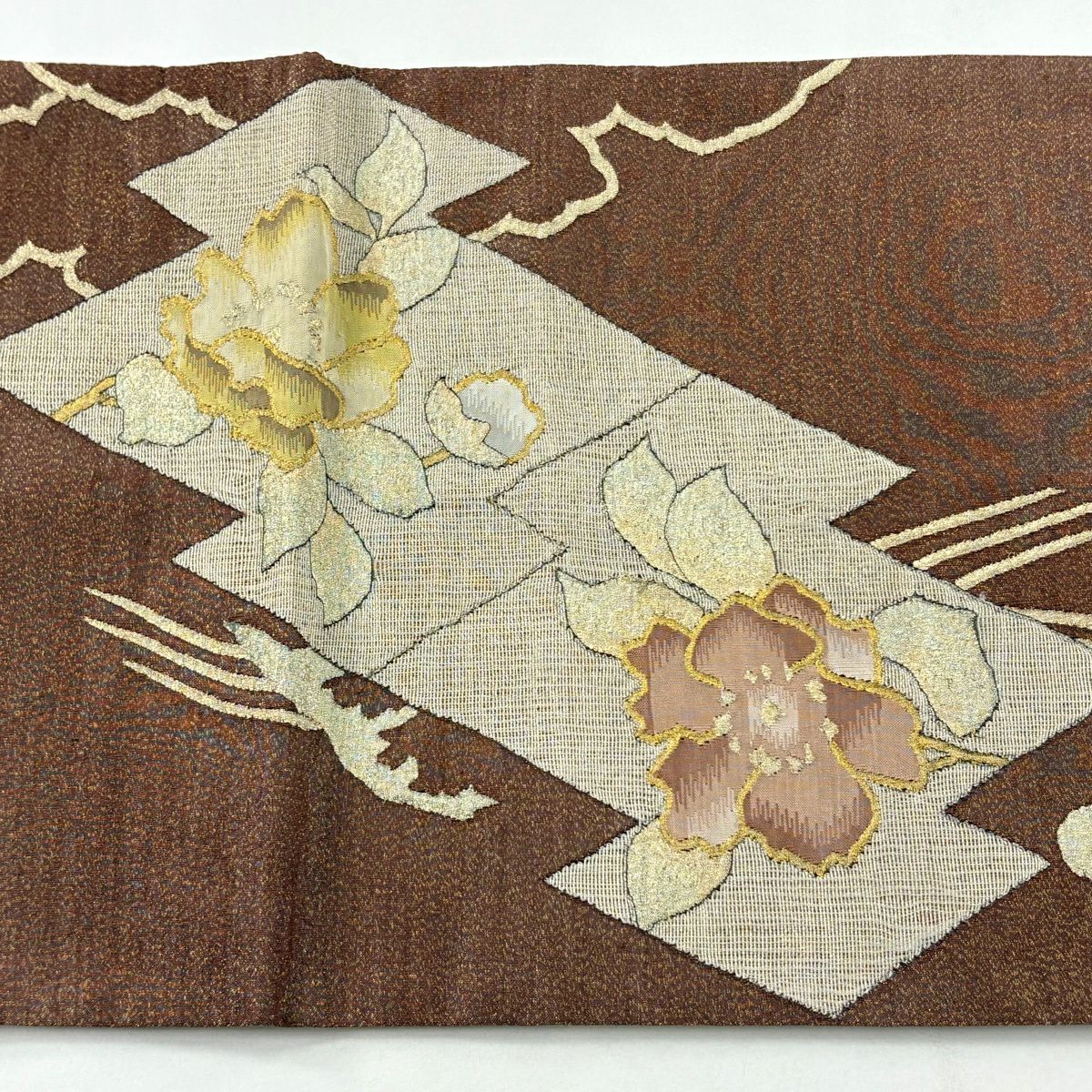【美品】 袋帶 逸品級 草花紋 松樹皮菱 金銀彩 茶 純蠶絲