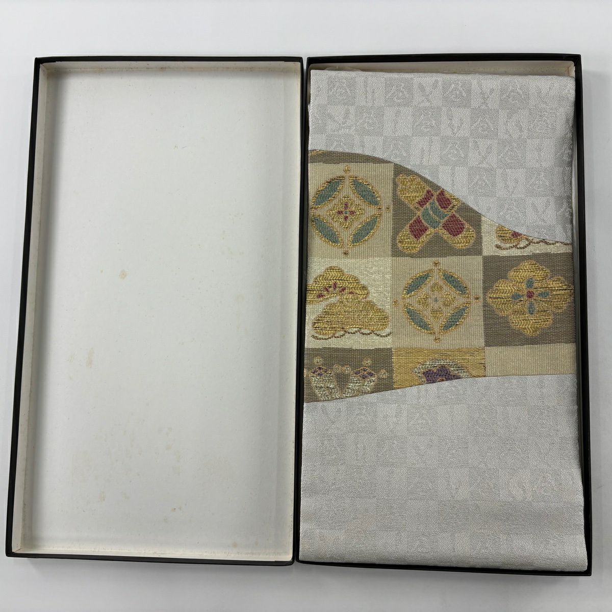 【美品】 名古屋帶 逸品級 誉田屋源兵衛 附共箱 花菱 松樹 金銀彩 灰色 純蠶絲