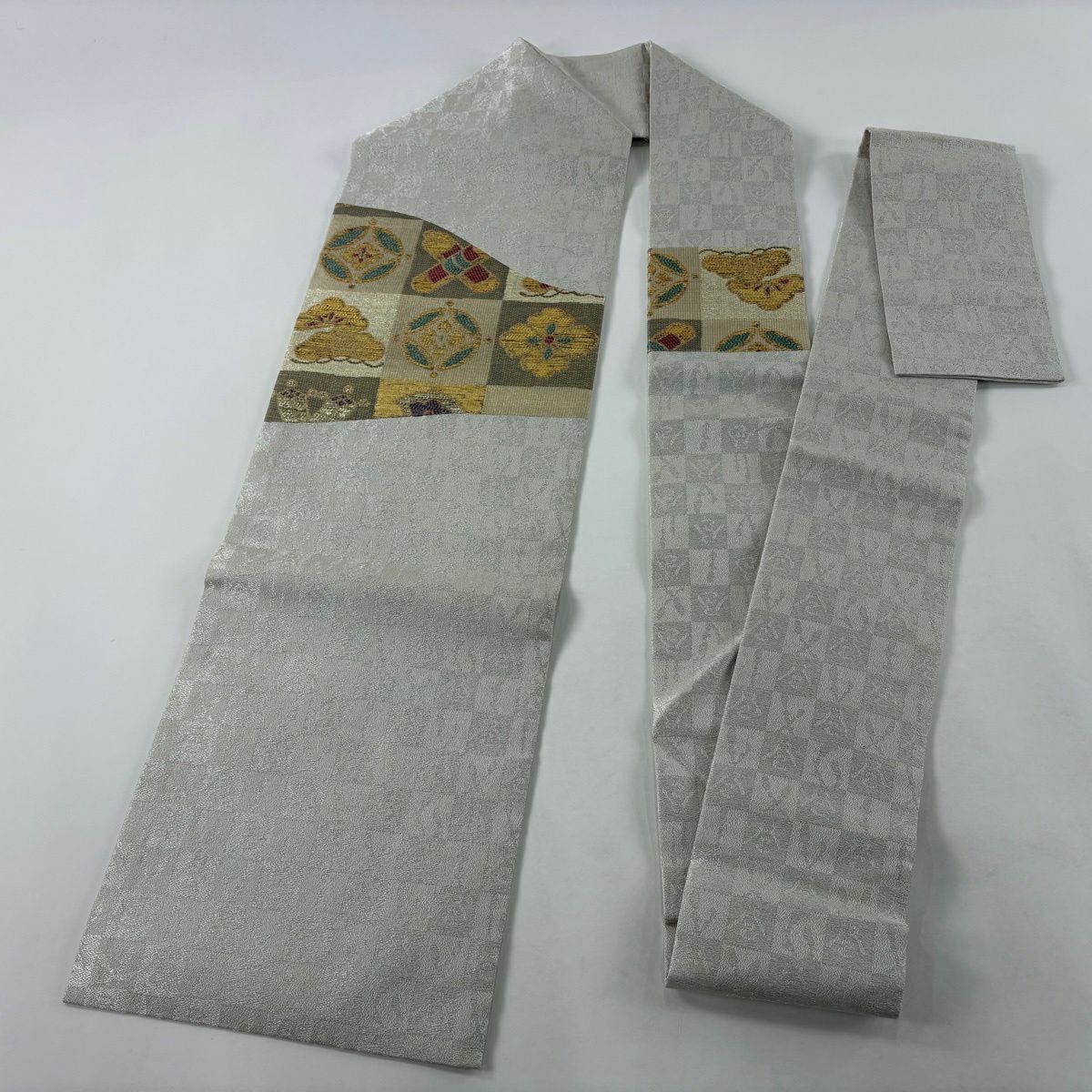 【美品】 名古屋帶 逸品級 誉田屋源兵衛 附共箱 花菱 松樹 金銀彩 灰色 純蠶絲