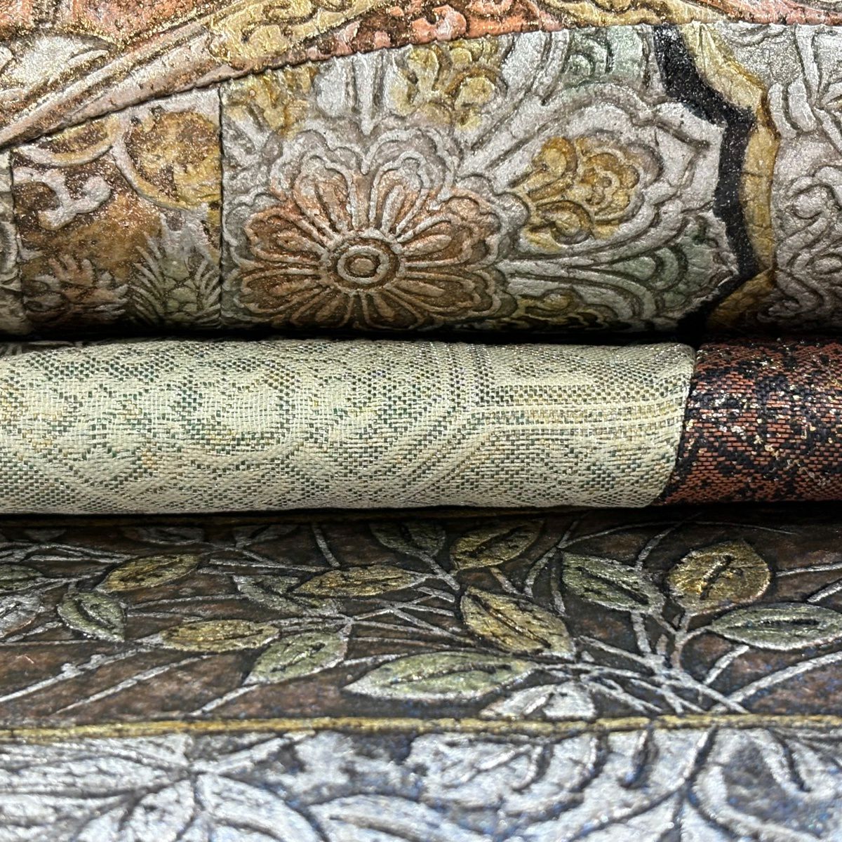 【美品】 袋帶 逸品級 草花紋 幾何學圖案 銀線 金銀彩 米色 大鼓圖案 純蠶絲