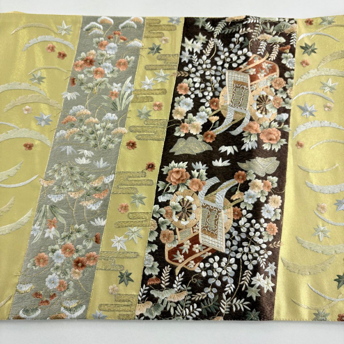 【美品】 袋帶 名品級 御所車 草花紋 金金箔 金絲 金色 大鼓圖案 純蠶絲