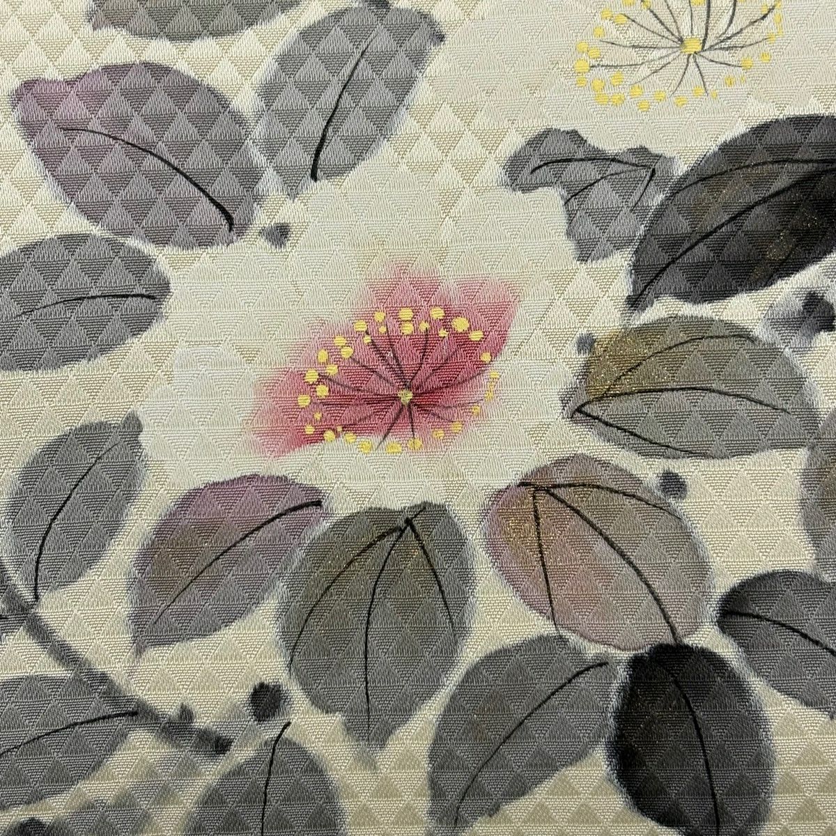 【美品】 名古屋帶 名品級 落款有 枝花 金彩裝飾 奶油色 純蠶絲