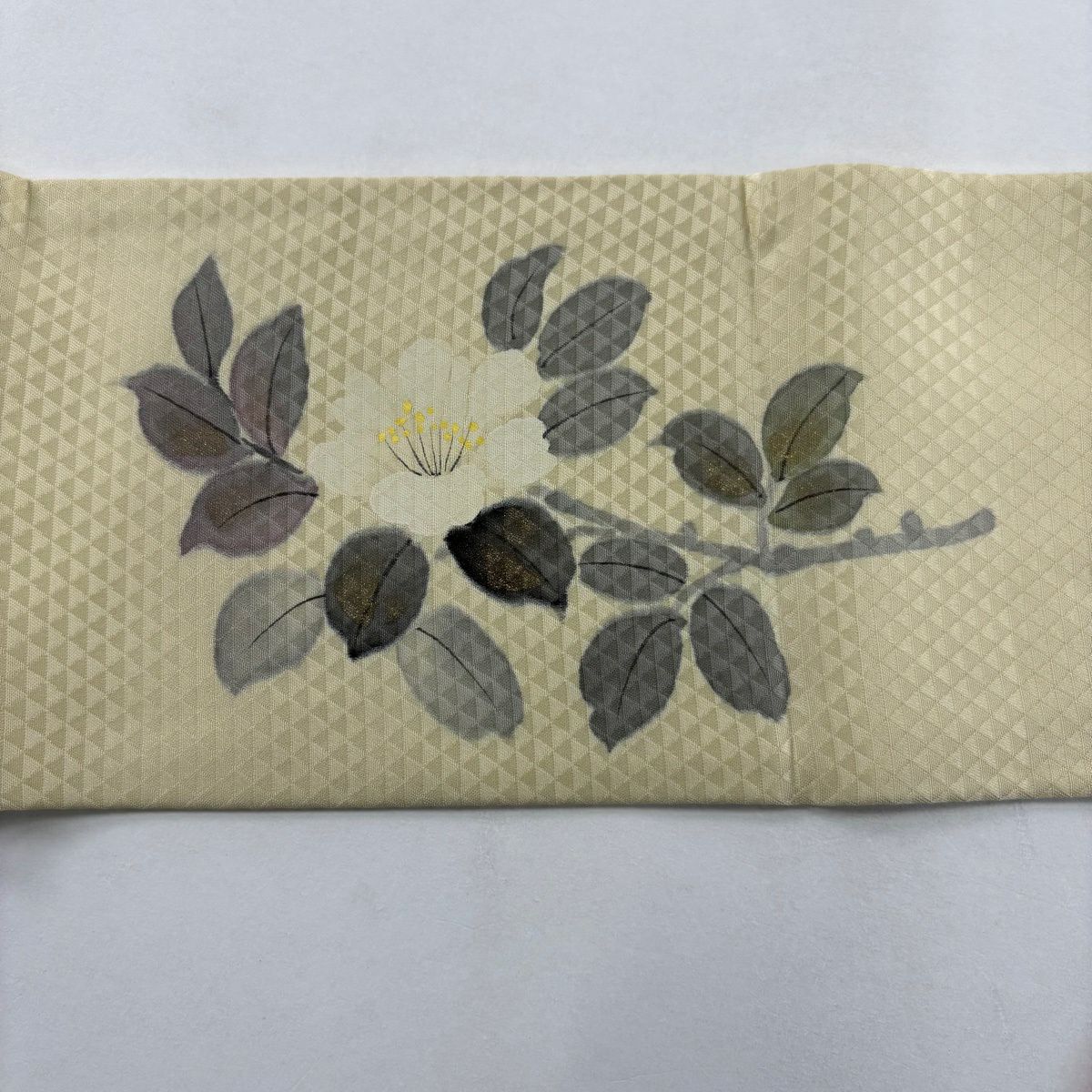 【美品】 名古屋帶 名品級 落款有 枝花 金彩裝飾 奶油色 純蠶絲