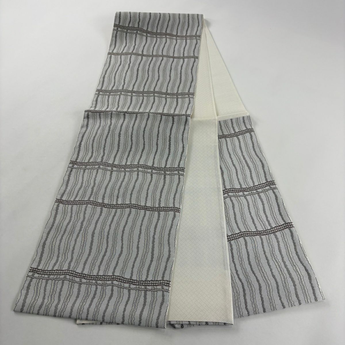 【美品】 袋帶 名品級 落款あり 日野間道 縞 灰 深藍 六通 純蠶絲