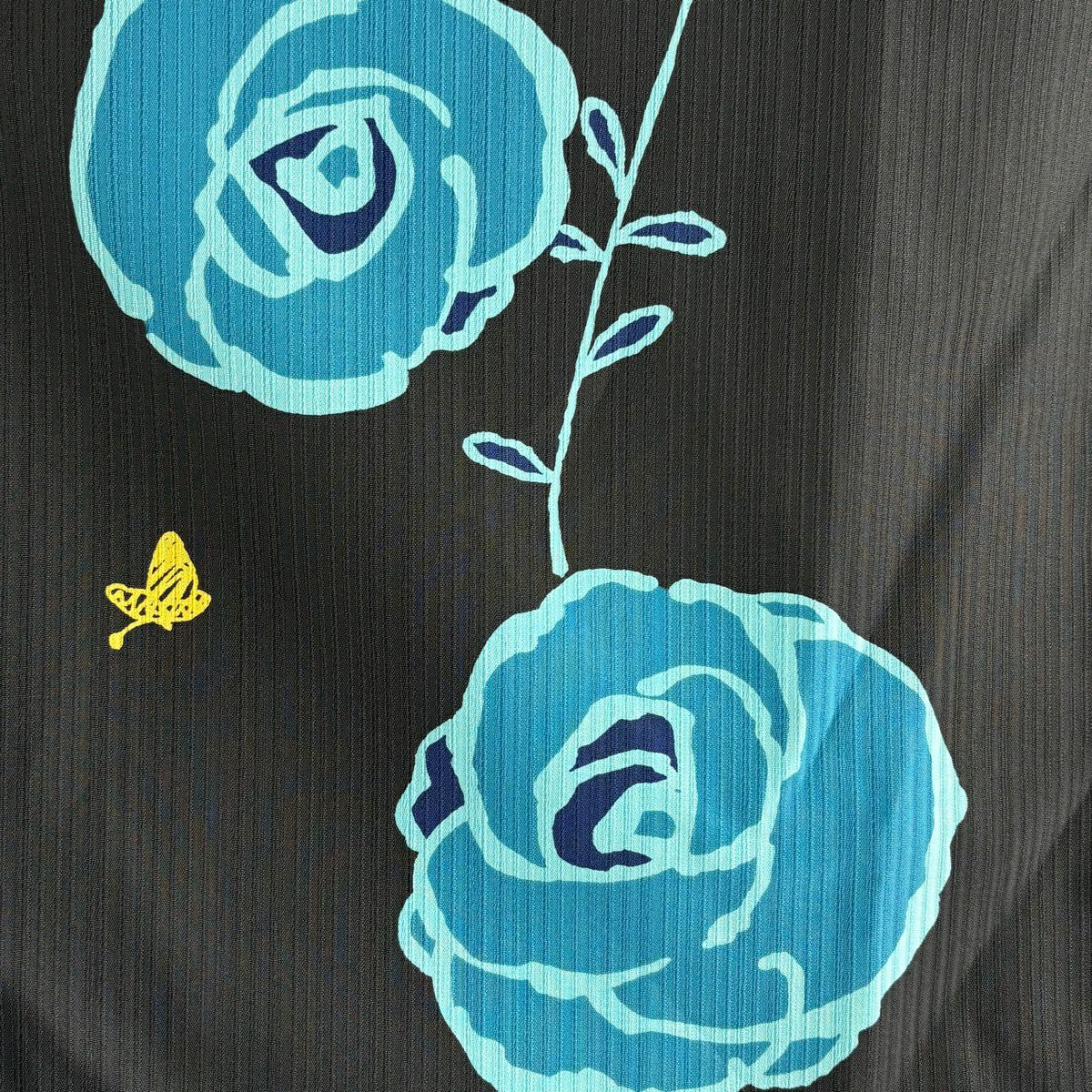 【美品】 小紋 身長152.5cm 袖長66cm M 雙層 想屋 やまと 薔薇 蝶 墨 黑 化纖 逸品級