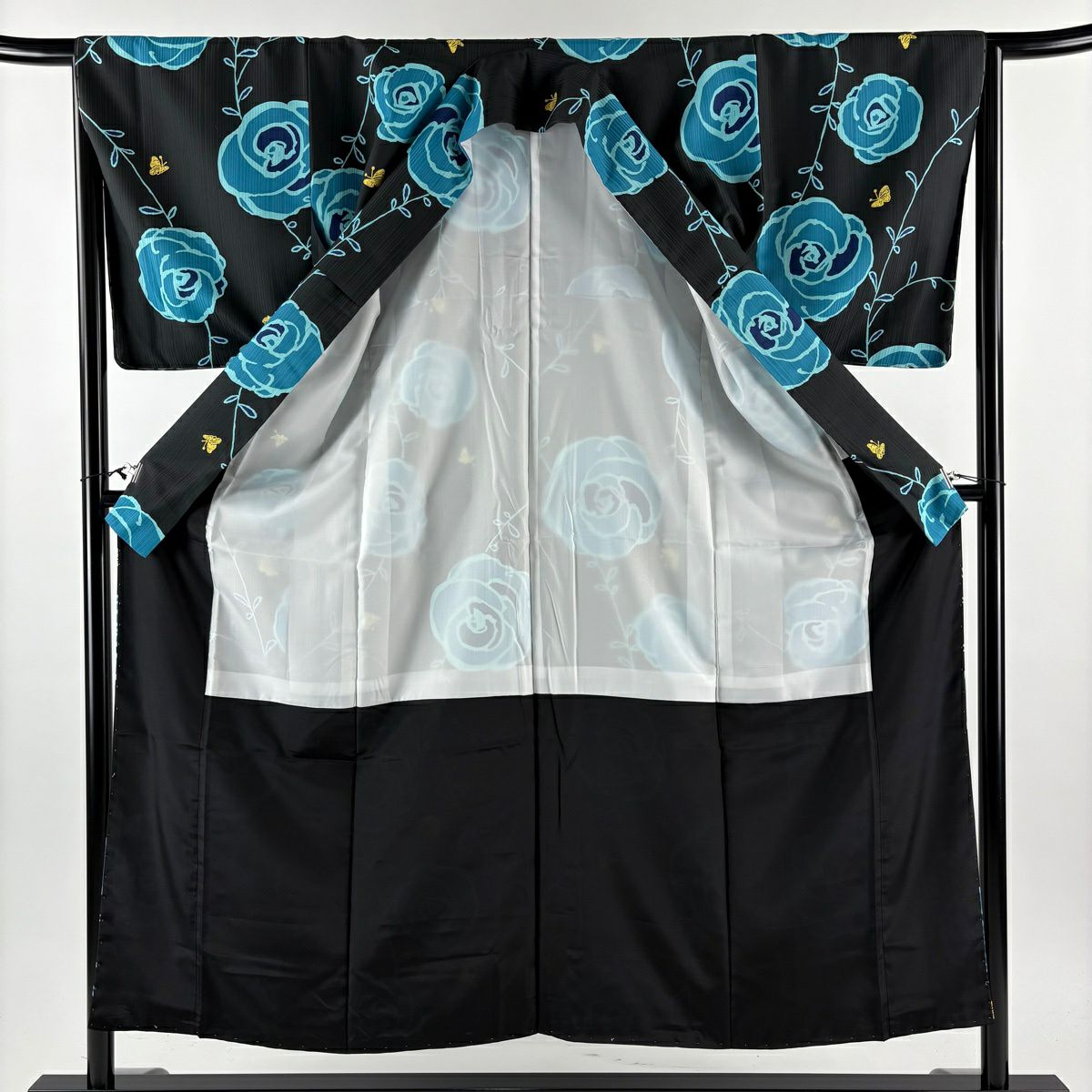 【美品】 小紋 身長152.5cm 袖長66cm M 雙層 想屋 やまと 薔薇 蝶 墨 黑 化纖 逸品級