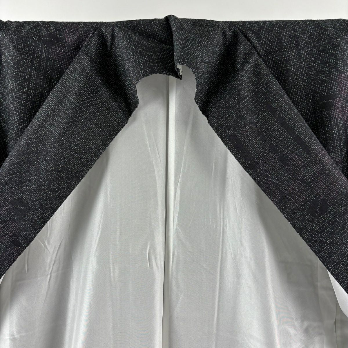 【美品】結城紬織 身長167cm 袖長63cm S 雙層 本場結城紬織 井上商事 證書附帶 草花紋紋 龜甲絣 黑 純蠶絲 逸品級