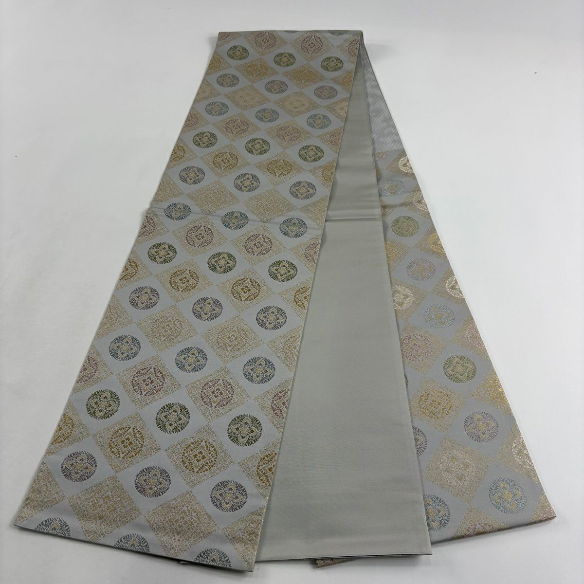【美品】 袋帶 名品級 菱 浮線綾文 金金箔 灰色 六通 純蠶絲