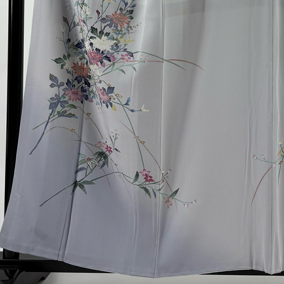 付下 身長158.5cm 袖長64cm M 雙層 岡本幸治 落款あり 菊花 草花紋紋 灰 純蠶絲 逸品級