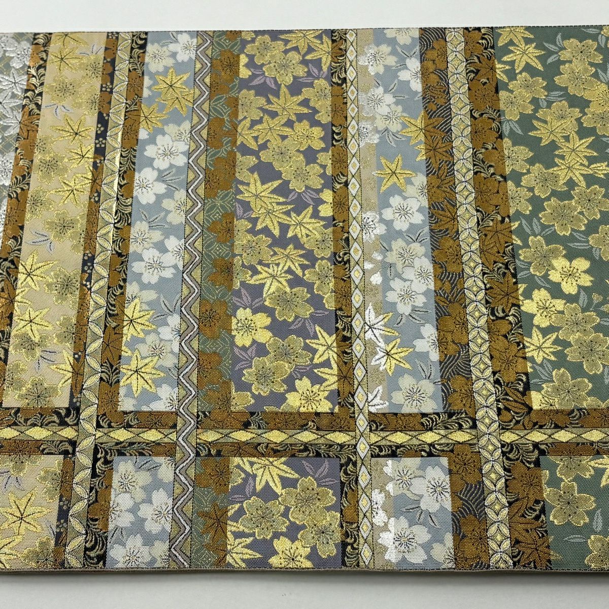 【美品】 袋帶 逸品級 となみ織物 落款あり 樱花 楓樹 金銀彩 金金箔 淡紫 六通 純蠶絲