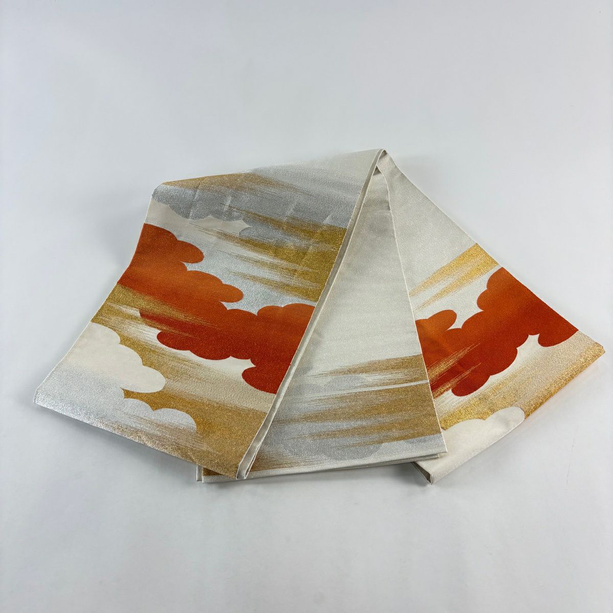【美品】 袋帶 秀品級 雲紋 霞 金銀線 奶油色 大鼓圖案 純蠶絲
