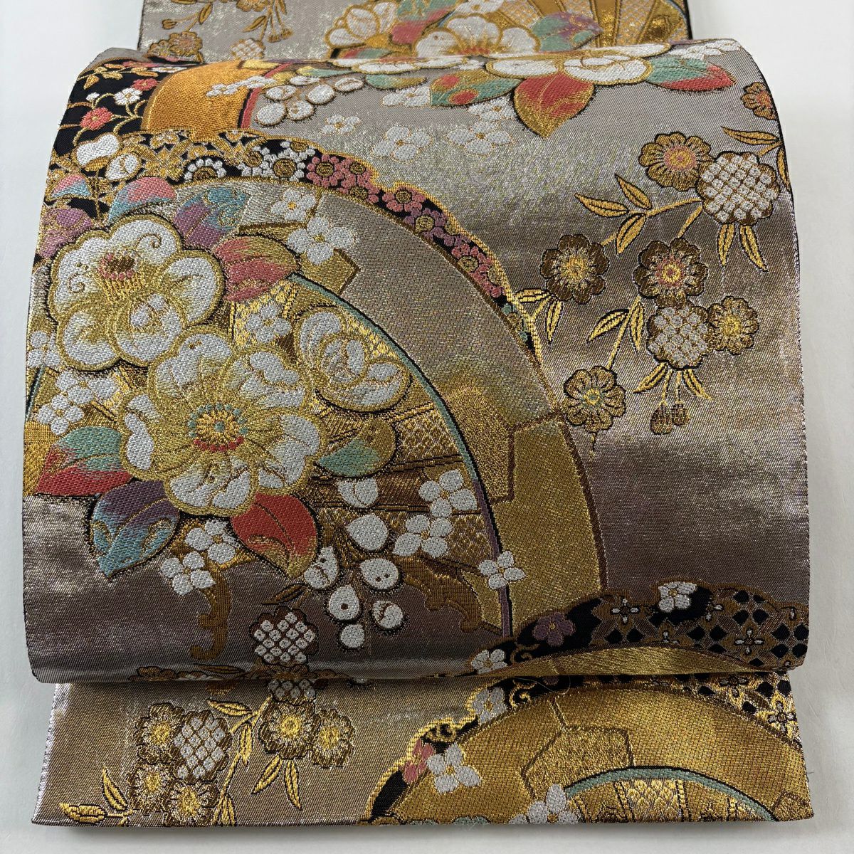 【美品】 袋帶 秀品級 草花紋 片輪車 金金箔 銀 六通 純蠶絲