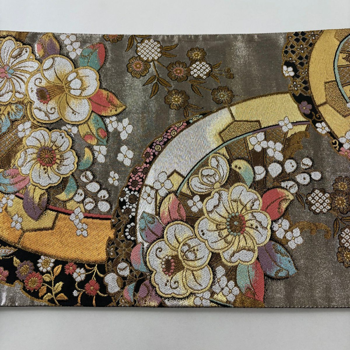 【美品】 袋帶 秀品級 草花紋 片輪車 金金箔 銀 六通 純蠶絲