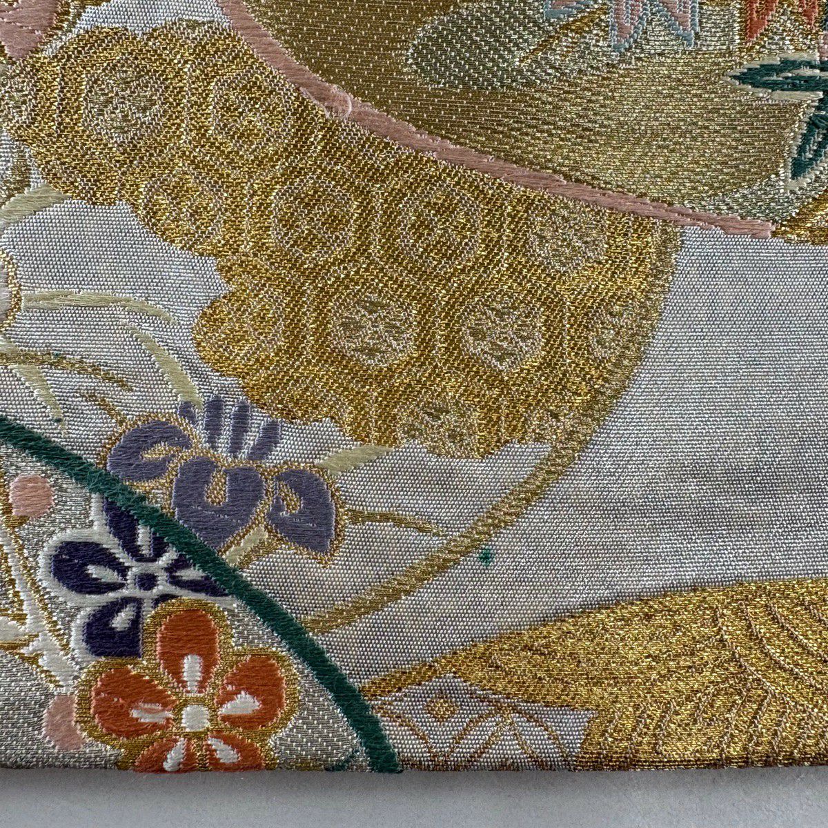 【美品】 袋帶 秀品級 貝合わせ 菊花 金絲 金金箔 銀 六通 純蠶絲