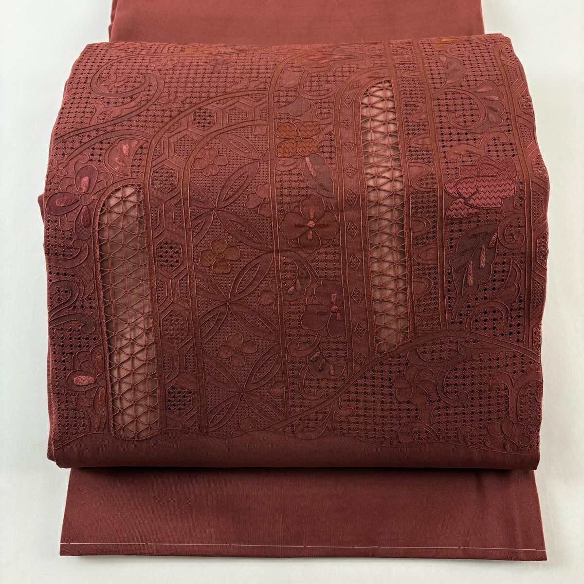 【美品】 袋帶 秀品級 花唐草紋 刺繡 紅茶 お太鼓圖案 純蠶絲